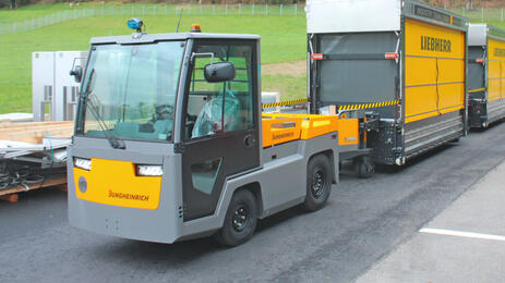 Routenzug-Schlepper (Jungheinrich)