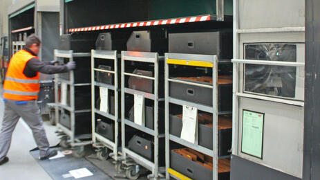 Load carrier and trolleys