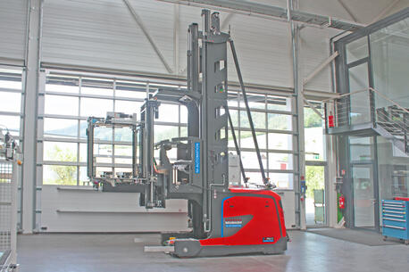 Automatisierter Schmalgang-Stapler FK600