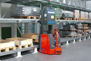Autonomous high lift stacker: Factory Lift FL600 and FL400