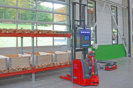 Factory Lift FL400: Automated high lift stacker with 2-way drive/steering system