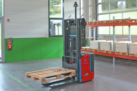 Factory Lift FL600: Automated high lift stacker with 4-way drive/steering system