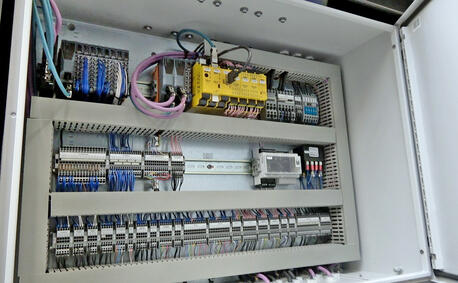 Switch cabinet construction