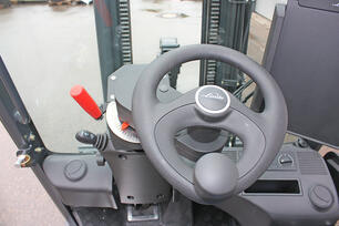 Adjustable steering unit