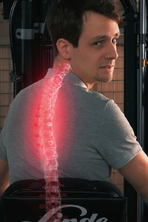 Less twisting of the spinal column with rotating driver’s workstations