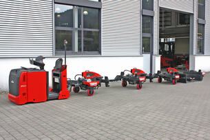 Load train Factory Train FT500 with two C-frames and one trapezoidal platform frame.